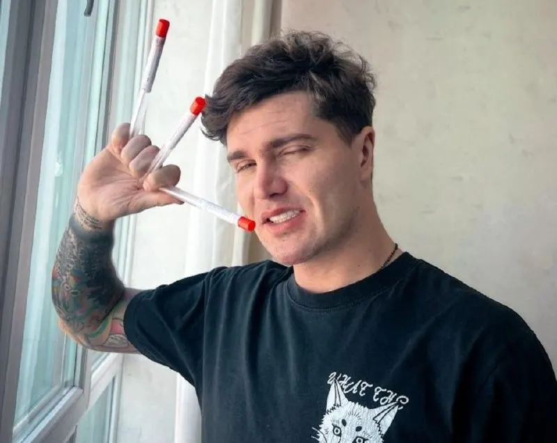 31-летний блогер, известный исследованиями биохакинга и продления жизни, скончался. Подробности пока не разглашаются.