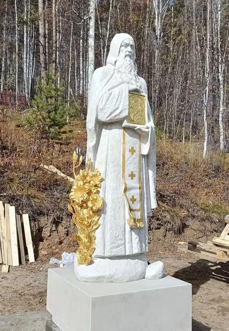 Памятник преподобному Варлааму Чикойскому, созданный красноярским скульптором Ильей Царинным, установлен в Урлуке. Активный сбор средств велся в 2025 году к юбилею святителя.
