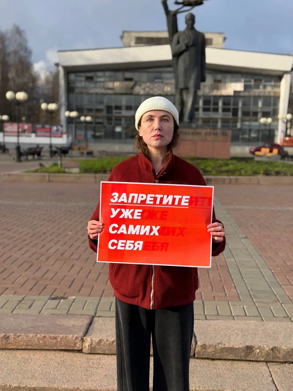 В Коми прошли пикеты против проекта закона об уведомлениях перед митингами в гайд-парках; активисты требуют прозрачности, депутаты вынесли документ на рассмотрение.