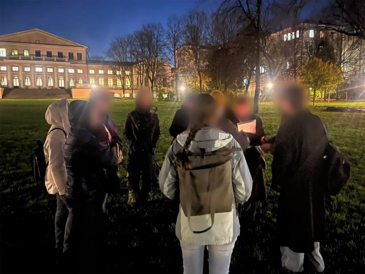 В Адмиралтейском районе провели вечер памяти жертв репрессий: участие приняли 12 человек, чтение длилось около 40 минут.