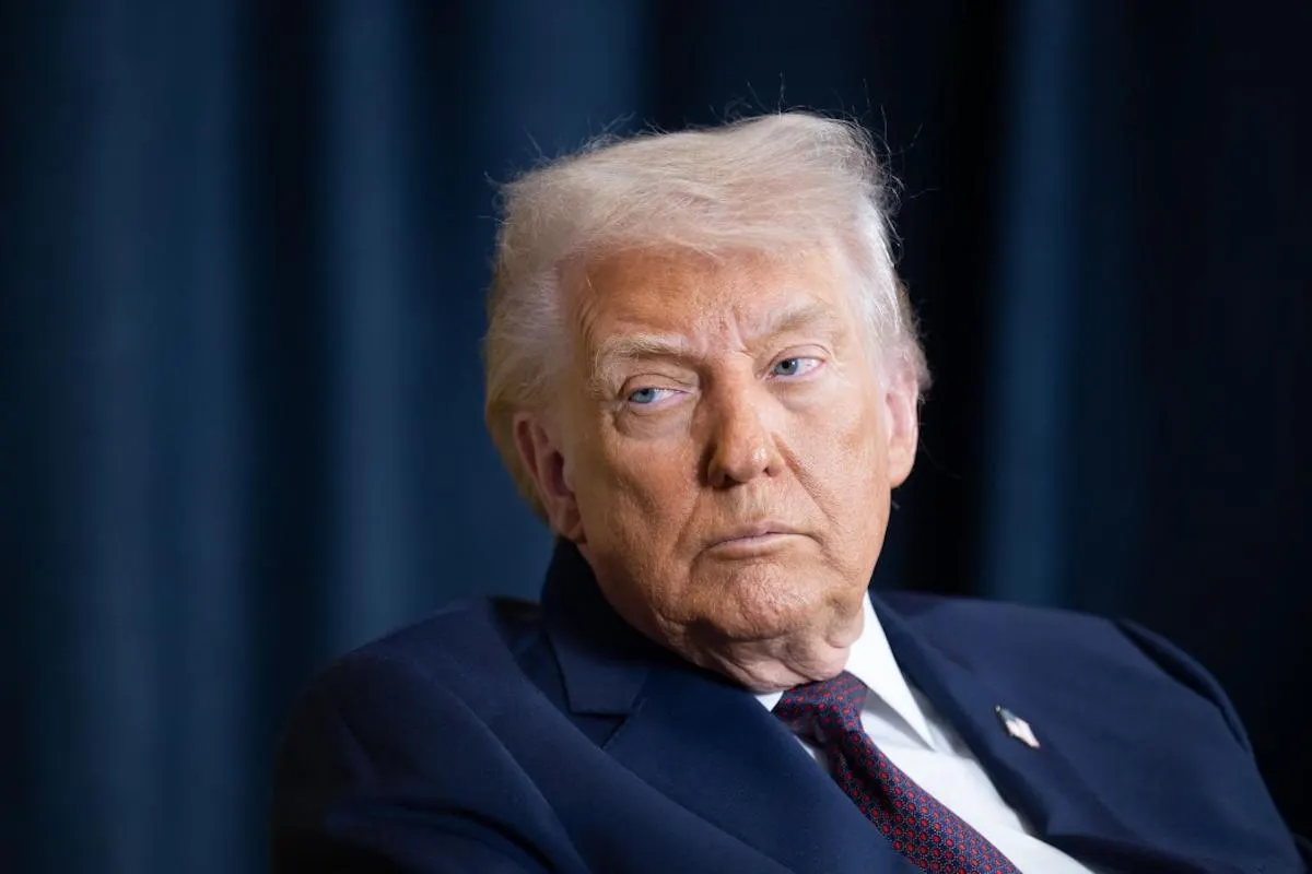 Заявления Дональда Трампа о роли Киева в росте цен на нефть и обсуждение последствий атак на нефтеперерабатывающие заводы подчеркивают обострение энергетической темы на фоне конфликта.