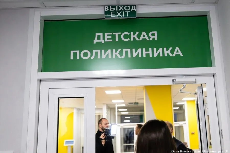 На год каждому периоду оплачиваемого больничного по уходу за ребенком добавят 30 дней, выплаты продлят на тот же срок; сейчас период составляет от 45 до 120 дней в зависимости от диагноза и возраста ребенка.