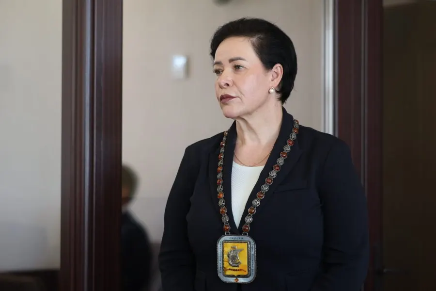 Все 26 депутатов поддержали кандидатуру Елены Дятловой на посту главы администрации Калининграда; Сергей Гоман не получил голосов.