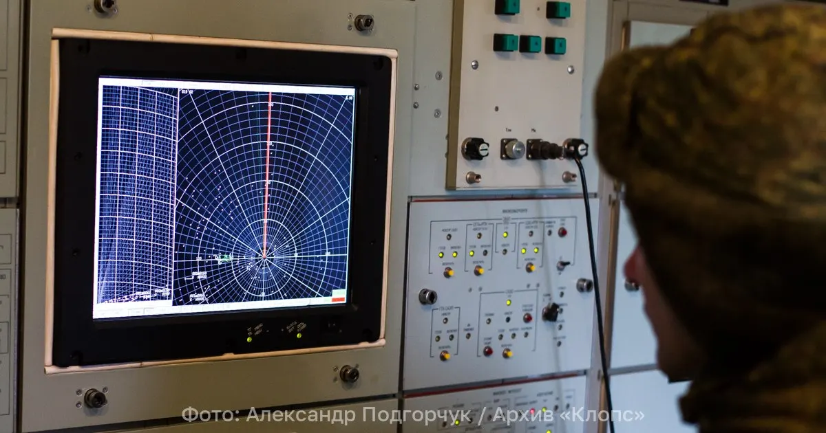 Разведывательное воздушное средство повторно вышло к западным границам региона, выполнив серию разворотов над Балтийским морем и соседними странами, после чего вернулось на базу.
