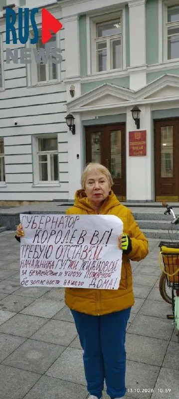 Активистка Татьяна Джинчвеладзе потребовала встречи с губернатором и отставки начальника ГЖИ Екатерины Жильцовой; акция продолжится до удовлетворения требований.
