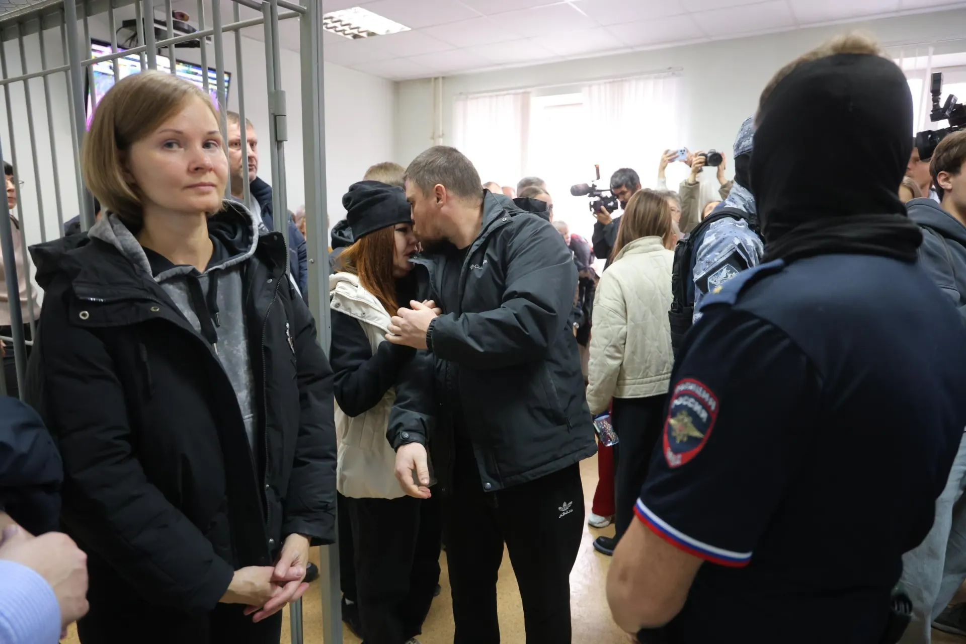 Эмоциональный репортаж с зала суда: родственники погибших считают газовщиков невиновными.