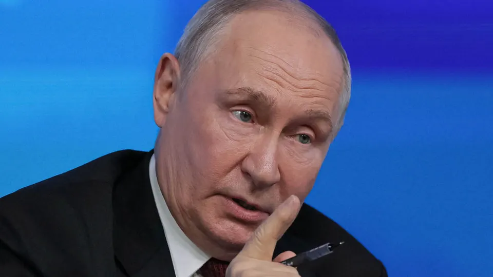 Президент призвал усилить координацию силовых структур с телеком-операторами и другими организациями в условиях роста киберугроз и цифровизации, указав на прямую и гибридную внешнюю агрессию как фактор риска.