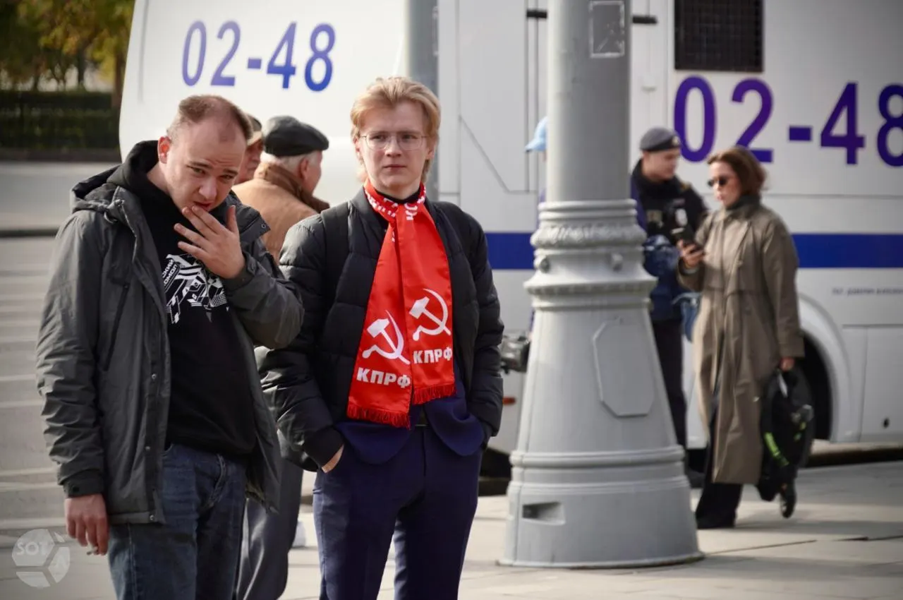 На согласованной акции задержаны около 60 человек; представители партий отрицают участие своей организации.