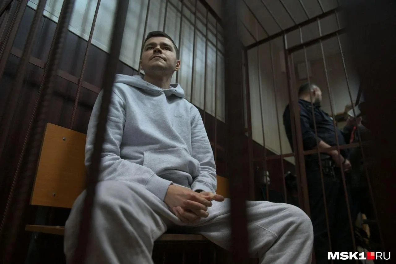 Суд снизил наказание блогеру по делу о мошенничестве; дело охватывало десятки пострадавших, ущерб оценивается в свыше 57 млн рублей. Вину он признал.