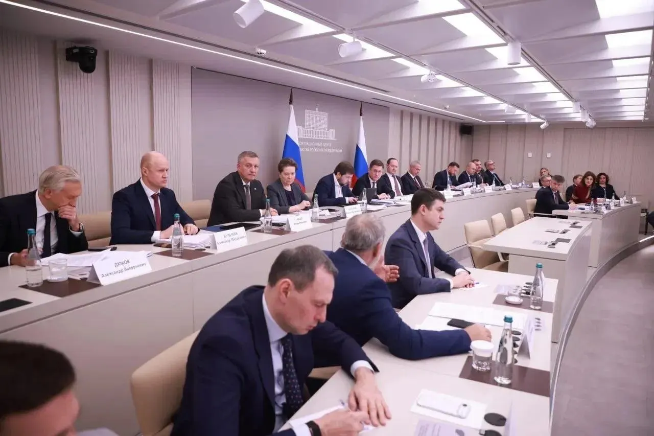 Иркутская область планирует обеспечить прямые поставки топлива из Яйского НПЗ в Кузбасс, продолжает работу по стабилизации поставок и контроля запасов.