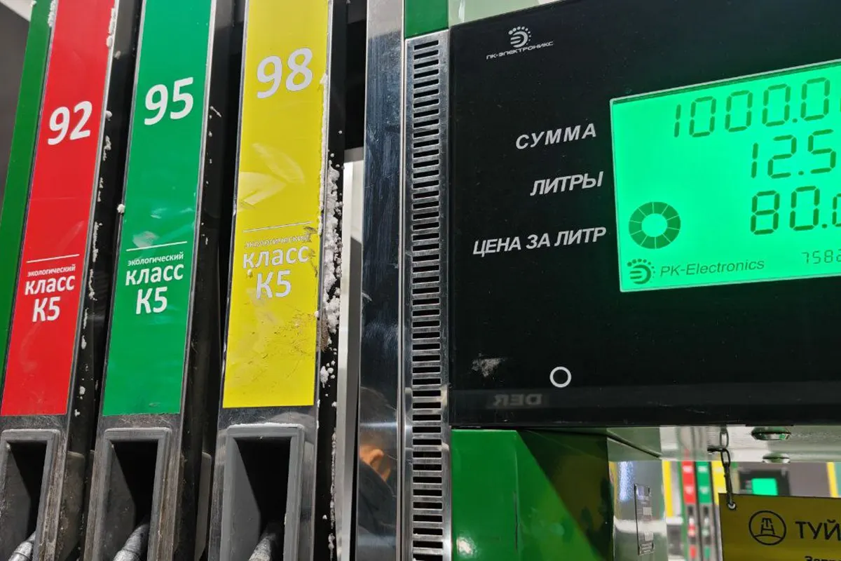 В регионе отменены ограничения на отпуск топлива и продажу бензина в таре, что обсуждали власти и компании.