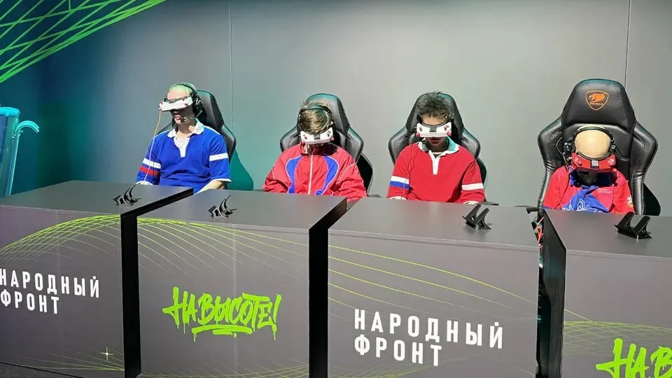 Стартовал пилот по внедрению нового норматива по управлению беспилотниками в образовательной среде: школьники и студенты будут учиться летать, программировать и обслуживать дроны.