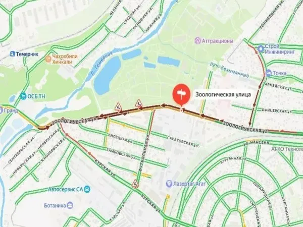 На улице Зоологической произошёл прорыв магистрального водопровода. Подача воды частично прекращена в районах Военвед и Болгарстрой; точная дата восстановления пока неизвестна.