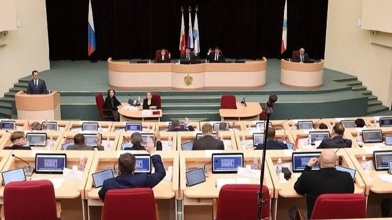 Депутаты городской думы согласовали назначение Александра Гузачева на должность заместителя главы администрации города и председателя комитета по общественным отношениям.