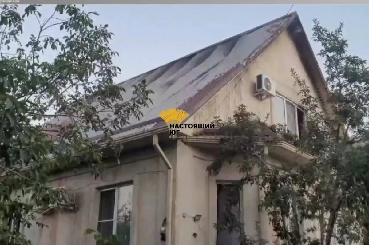 Расследование выявило нелегальный пансион, где несовершеннолетним без лицензий предоставлялись образовательные и медицинские услуги; дело дошло до суда и вынесен запрет на деятельность.