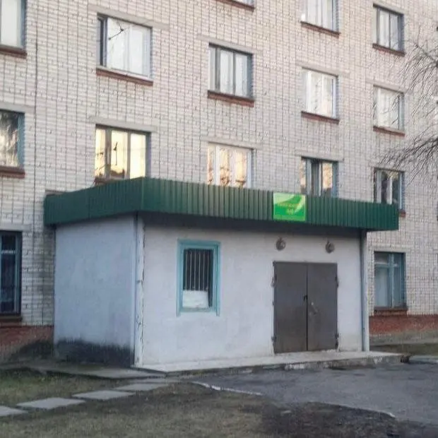 Суд принял решение выселить жильцов общежития политехнического колледжа, включая мать с двумя несовершеннолетними детьми; власти обещали найти решение, но жильцы опасаются остаться на улице.