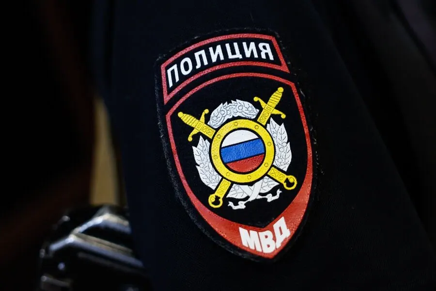 Сотрудник полиции спас пострадавшую женщину на автозаправке, применив импровизированный жгут и передав её медикам.