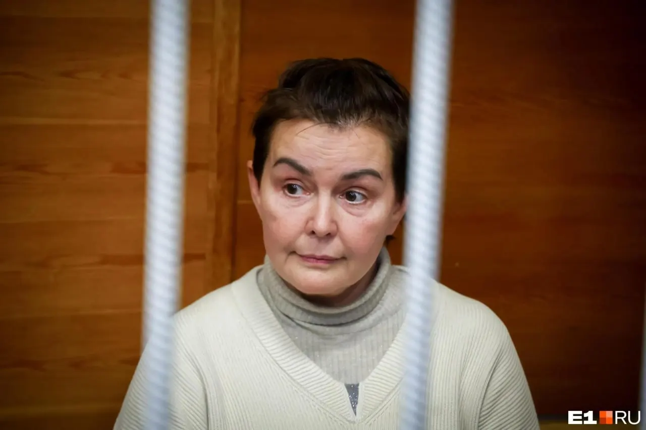 Свердловский областной суд вернул меру пресечения в виде домашнего ареста до 24 марта 2027 года; дело о мошенничестве будет рассмотрено 14 октября.