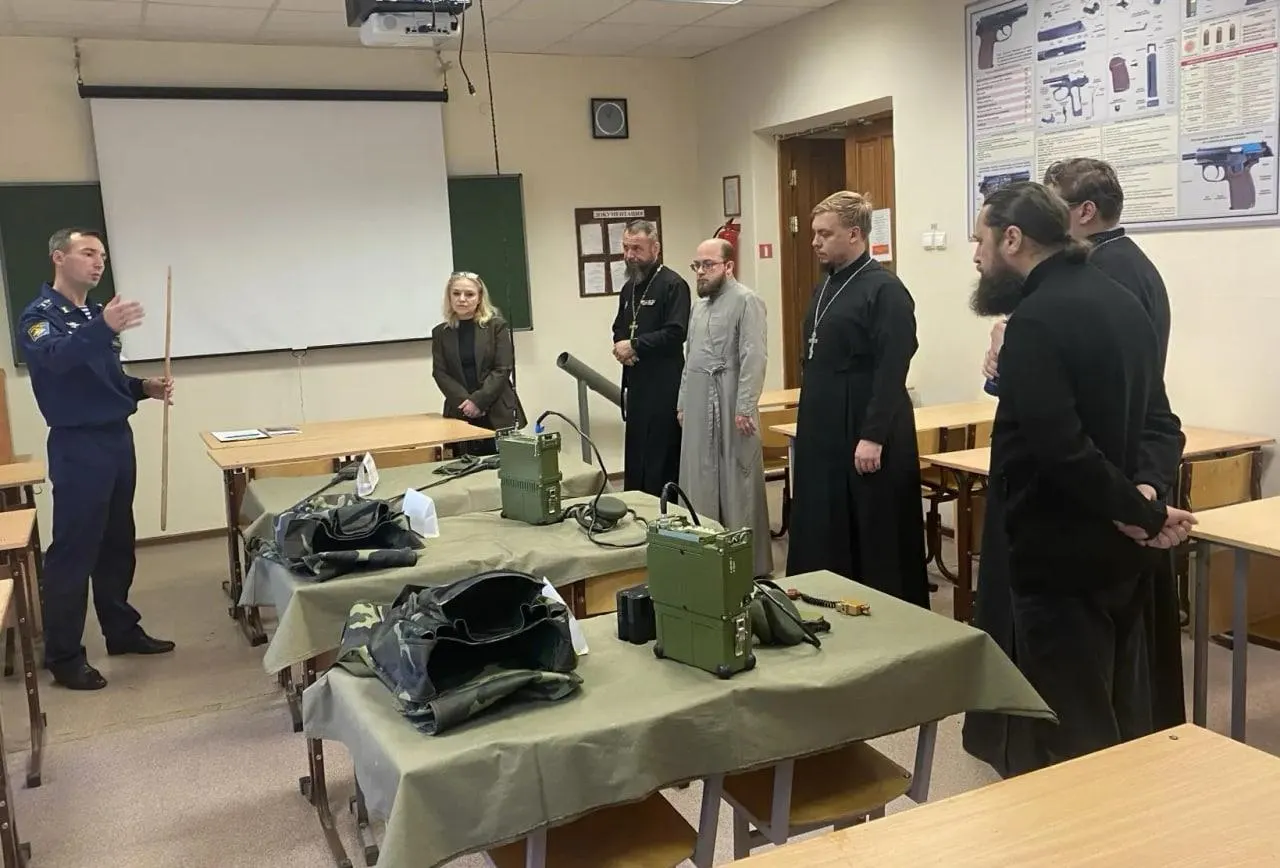 В религиозном учебном заведении стартовал новый профиль подготовки военного духовенства и взаимодействия с вооруженными силами, включающий изучение беспилотных летательных аппаратов и оружия.