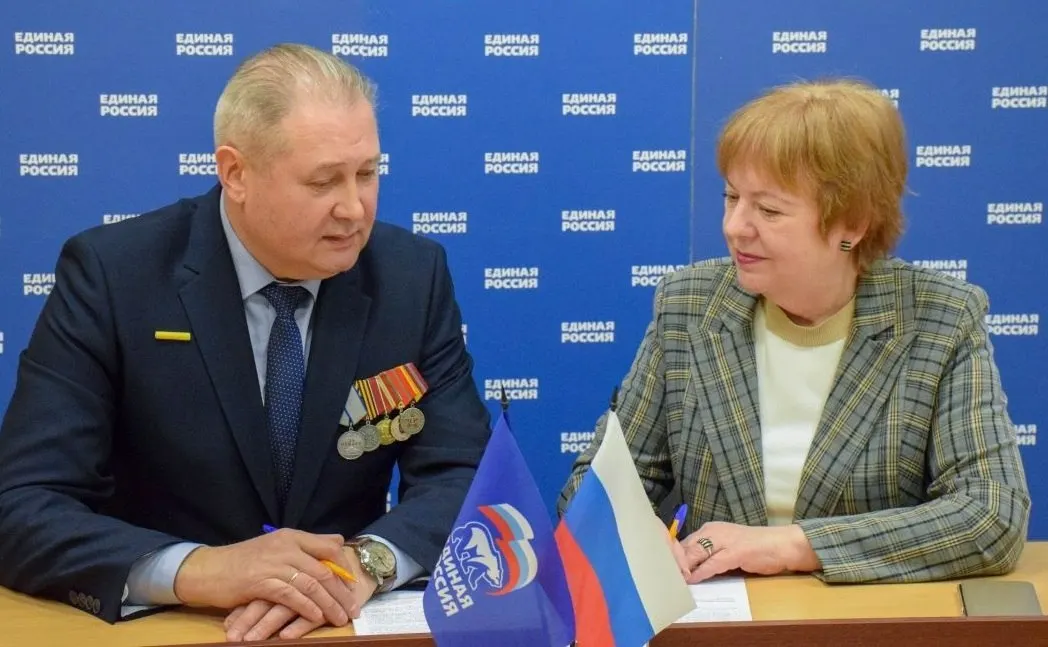 Освободившееся место занял бывший сотрудник силовых структур; сейчас примерно четверть состава палаты поддерживает войну в Украине.