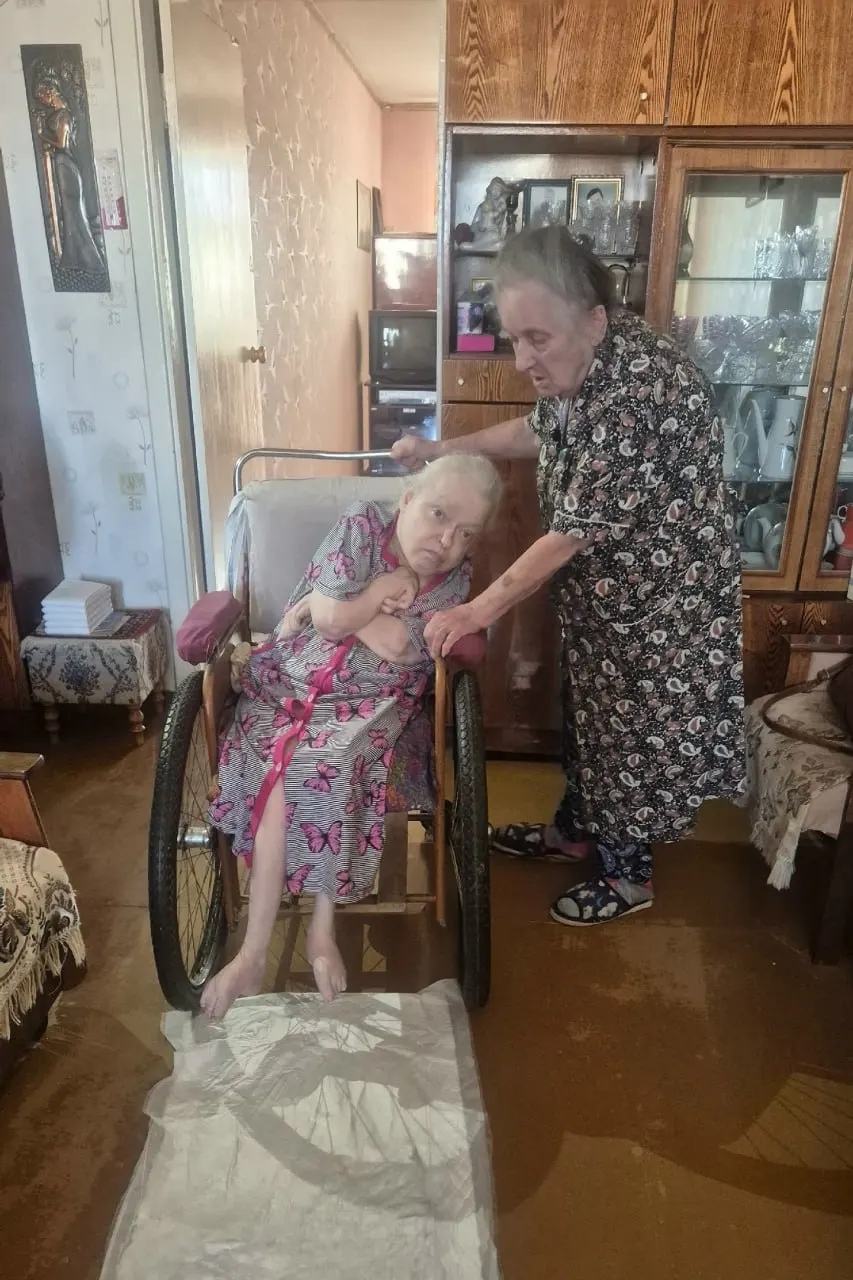68-летняя жительница Перми попросила оказать помощь в приобретении электрического подъемника для людей с инвалидностью. Сбор средств стартовал и завершился, итоговая сумма не названа.