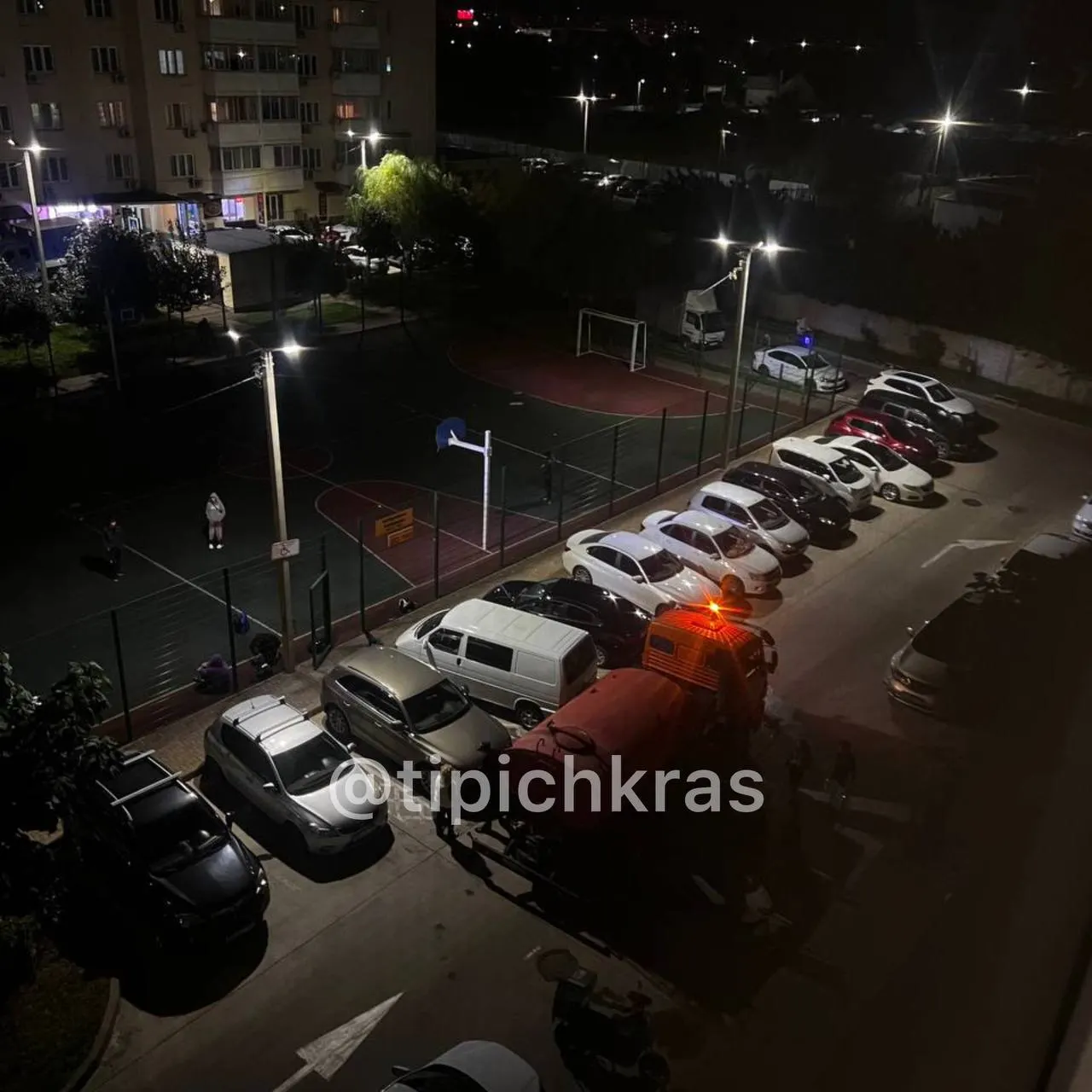 На улице Лавочкина жители жалуются на отсутствие воды. Управляющая компания молчит, информации об устранении проблемы нет; ожидается до понедельника.