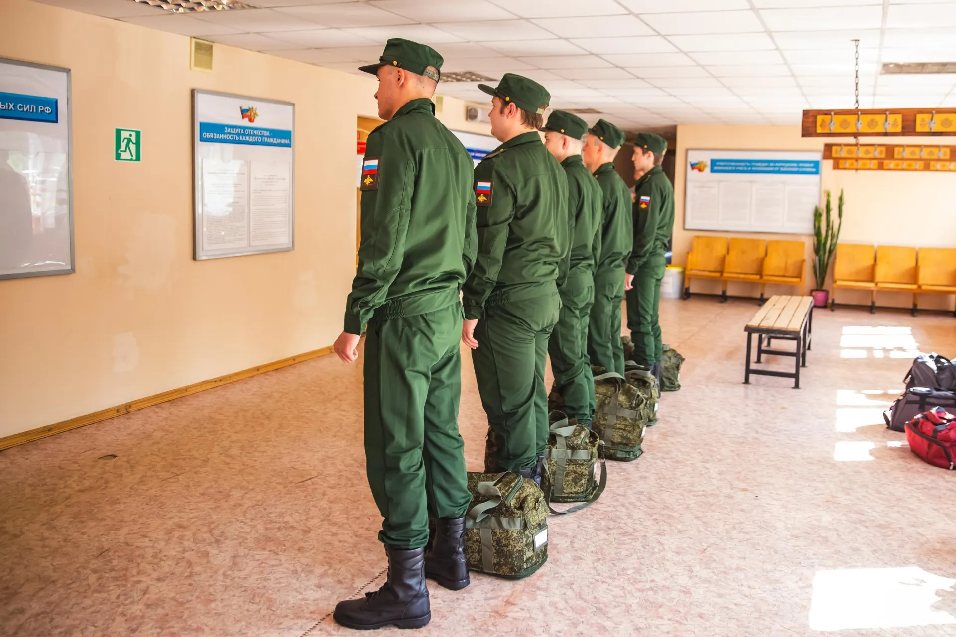 Разбираемся, кто может получить отсрочку и кого могут освобождать от службы, как работает процедура.
