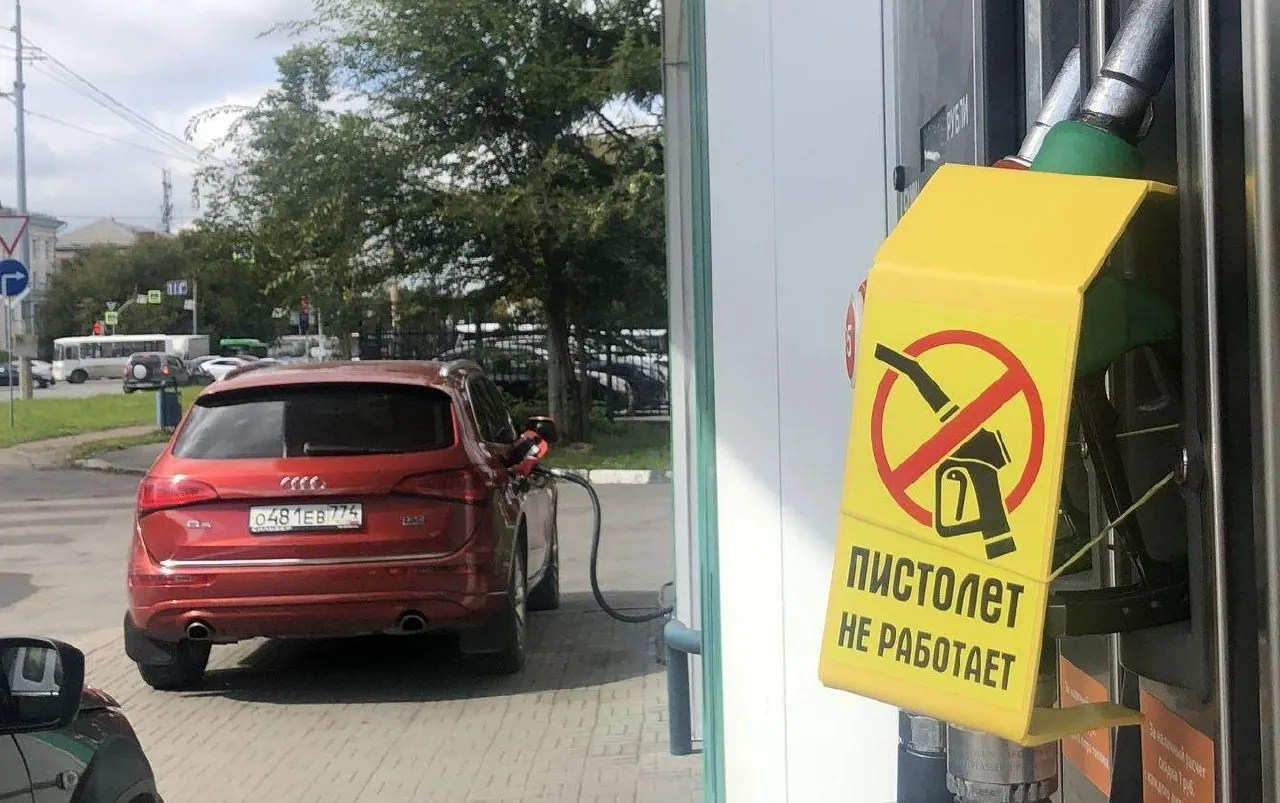 Водители жалуются: выплаты за поломки двигателей после заправок не получили многие; причина — низкое октановое число топлива (83,5).