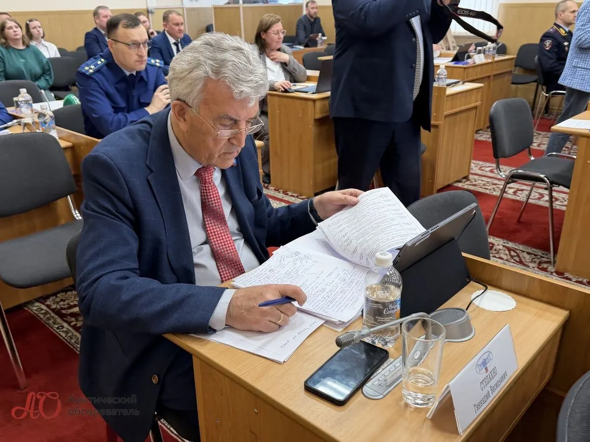 Силовики задержали депутата; причины задержания пока не раскрываются.