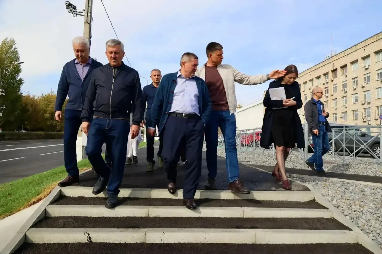 Глава региона озвучил планы благоустройства во время осмотра улицы 7-й Гвардейской.