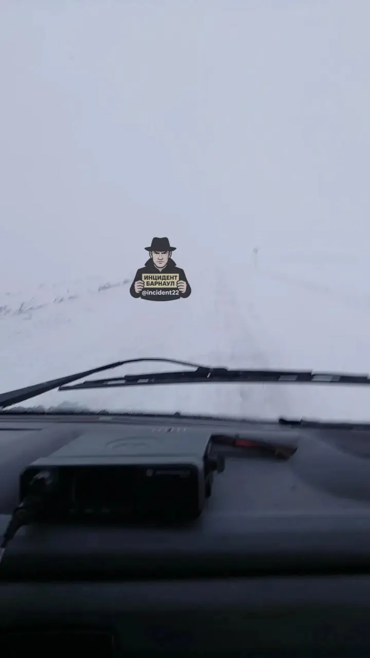 На участке дороги от Чарыша до Новотроенки отмечается плохое состояние: снег, глубокие колеи и затруднение движения. Водителям рекомендуется быть осторожнее.