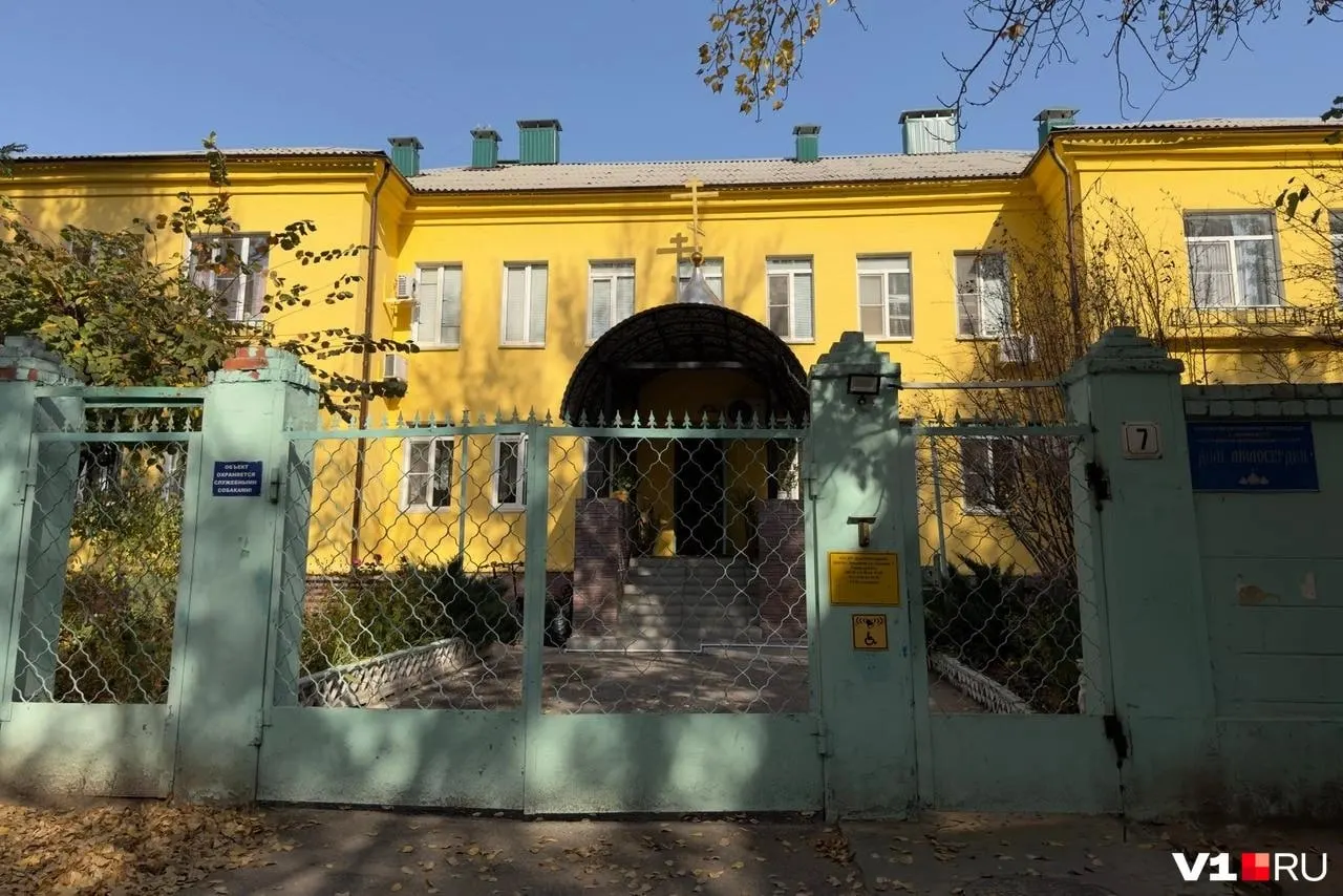 Родители требуют объяснений и ответственности за травму сына во время церковной службы в православной школе.