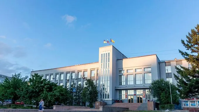 Прокуратура потребовала обязать администрацию убрать отходы на площади около 6,1 тыс. кв. м; суд принял сторону прокуратуры, мэрия подала апелляцию.