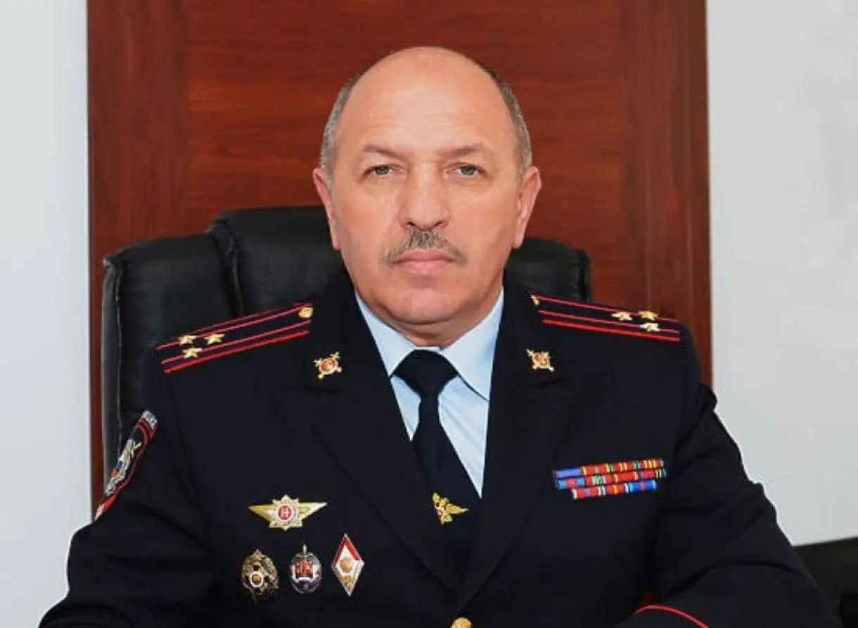 Генерал-лейтенант полиции получил травму головы во время занятия в спортивном клубе; сведения о состоянии различаются, официального комментария нет.