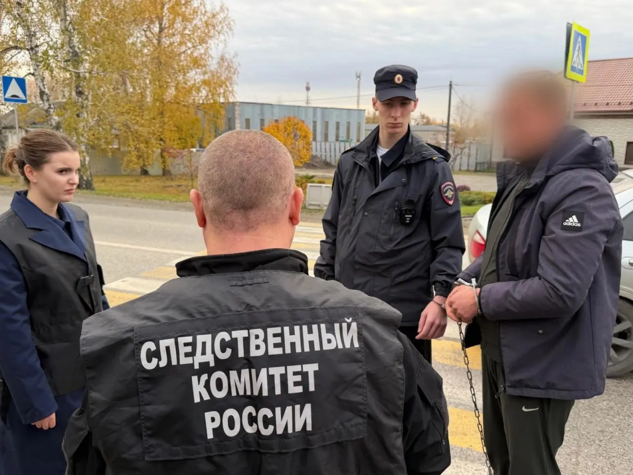 Конфликт произошёл в Глинках: мужчина провожал двух подруг из Тюмени после совместного отдыха, на улице завязалась ссора с двумя незнакомцами. Пострадавший умер в больнице. Подозреваемые задержаны; им грозит до 15 лет лишения свободы.