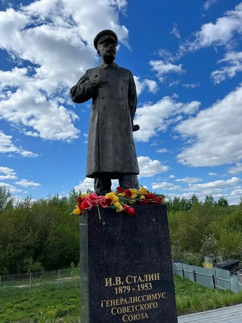 Строительство будущего музея близко к завершению: кровля, двери и окна готовы, внутренняя отделка начнется в ближайшее время; экспонаты собирают, часть из них найдена на местах сражений.