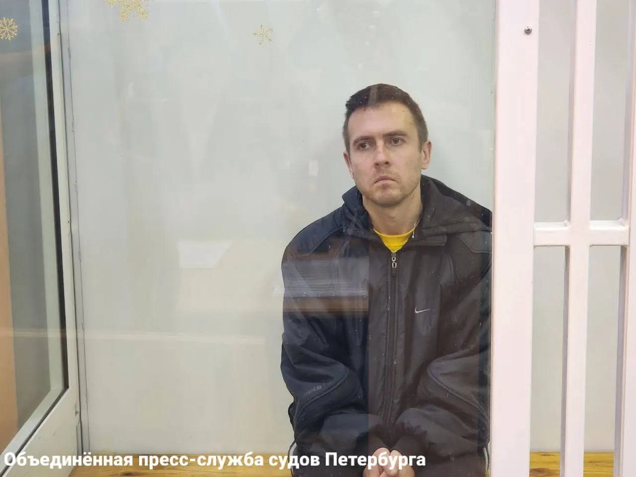 Следственные органы настаивают на заключении под стражу обвиняемого. Потерпевшая дала подробности о характере обвиняемого и ходе дела.