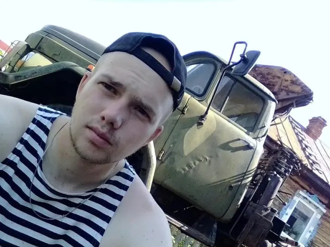 22-летний Антон Осипенко из Кушвы исчез после свадебного торжества друга в поселке Восток; спустя годы родственники поделились новыми версиями исчезновения.