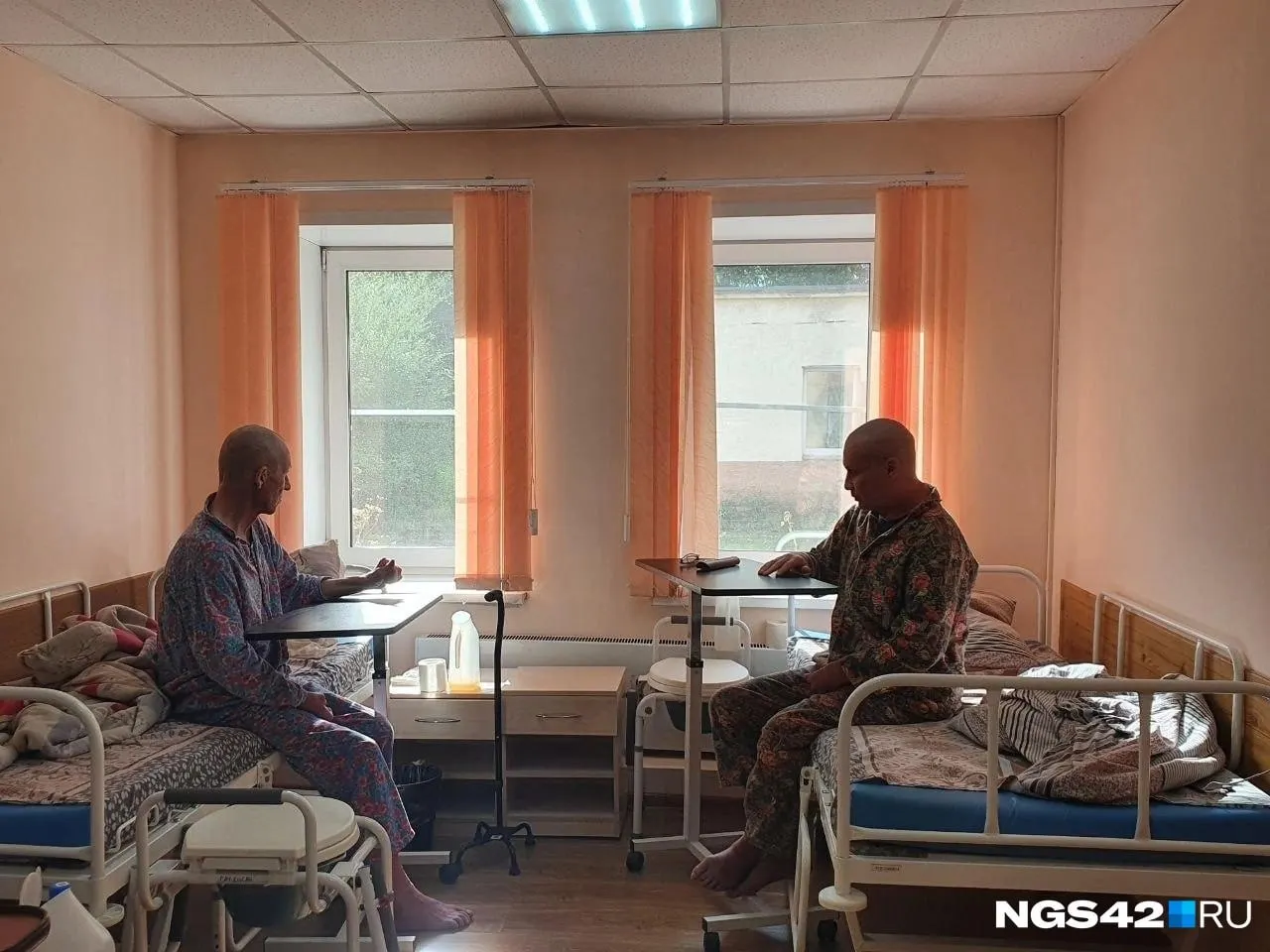 Корреспондент побывал в центре и попробовал пройти путь бездомного, чтобы понять, какие условия и пути выхода существуют.