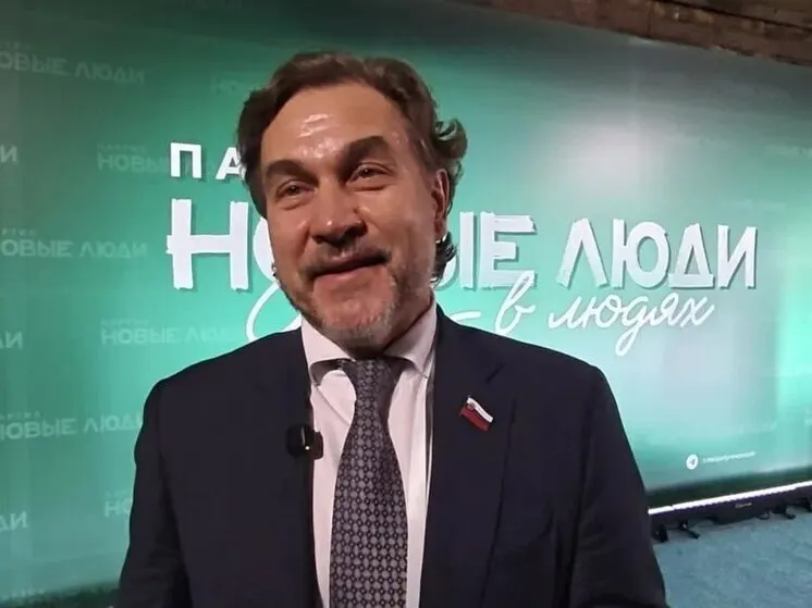 Дмитрий Павлов объявил о выходе из фракции и объяснил, что независимый статус может увеличить доверие избирателей; подведены итоги региональных выборов и перераспределение мест в парламенте.