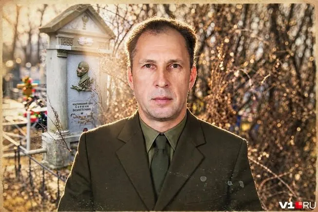 Некрополисты Волгограда пытаются восстановить биографию подполковника Василия Суржика и найти его потомков. Могила на Центральном кладбище заброшена, надгробие эпохи сталинской эпохи постепенно разрушается.