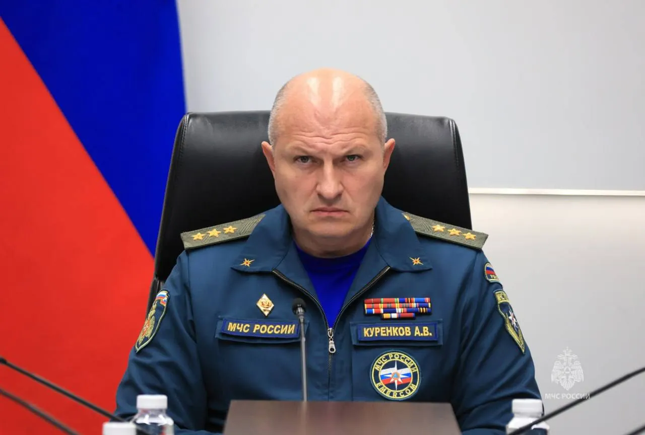 Министр по делам чрезвычайных ситуаций РФ прибыл в регион для осмотра подразделений МЧС и открытия пожарной части в наукограде Кольцово.