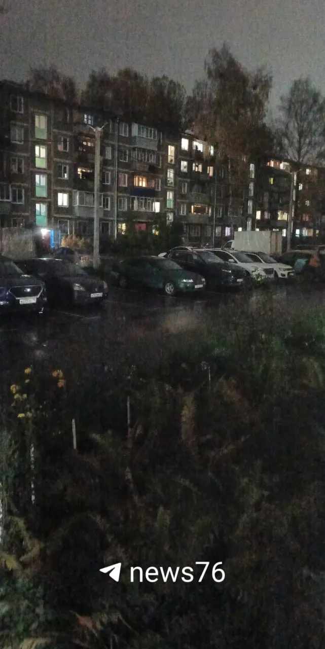 Сообщается о слабом освещении: на отдельных участках города фонари не работают или светят вниз, не освещая дороги.
