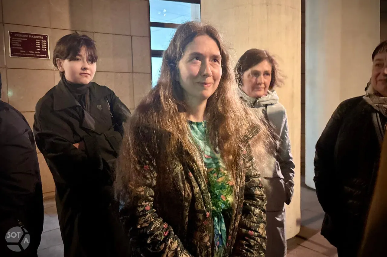 Активистку Наталью Пронько признали виновной по статье о нарушении права на публичное собрание за присутствие в очереди у Верховного суда 10 августа во время заседания по снятию федерального списка партии с выборов в Госдуму.