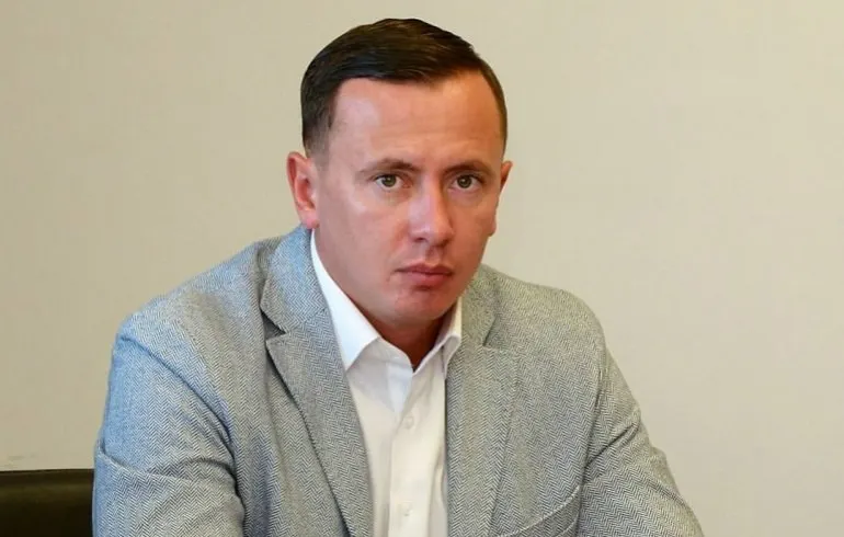 Прокуратура Челябинска требует смены основания прекращения полномочий на формулировку «утрата доверия», суд частично удовлетворил требования и обязал экс‑депутата выплатить государству около 16,4 млн рублей.