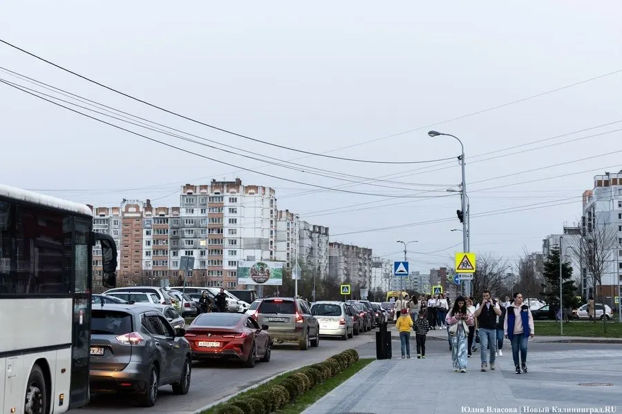 Обсуждают стратегию развития транспорта до 2035 года: переход к общественному транспорту как безальтернативный вариант, увязка жилищного строительства с инфраструктурой и меры по снижению нагрузки на дороги и улучшению экологии.