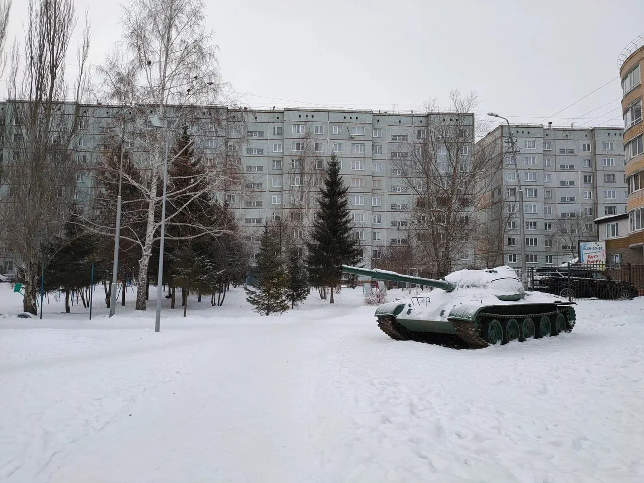 Суд принял решение взыскать 750 тысяч рублей с властей после того, как 10-летний мальчик получил тяжелые травмы при инциденте с танком у дома в Омске.