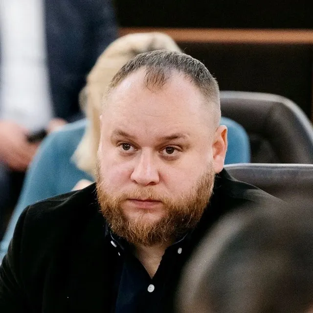 Инициатива о переименовании должности поднимает вопросы о языке и статусе местной власти.