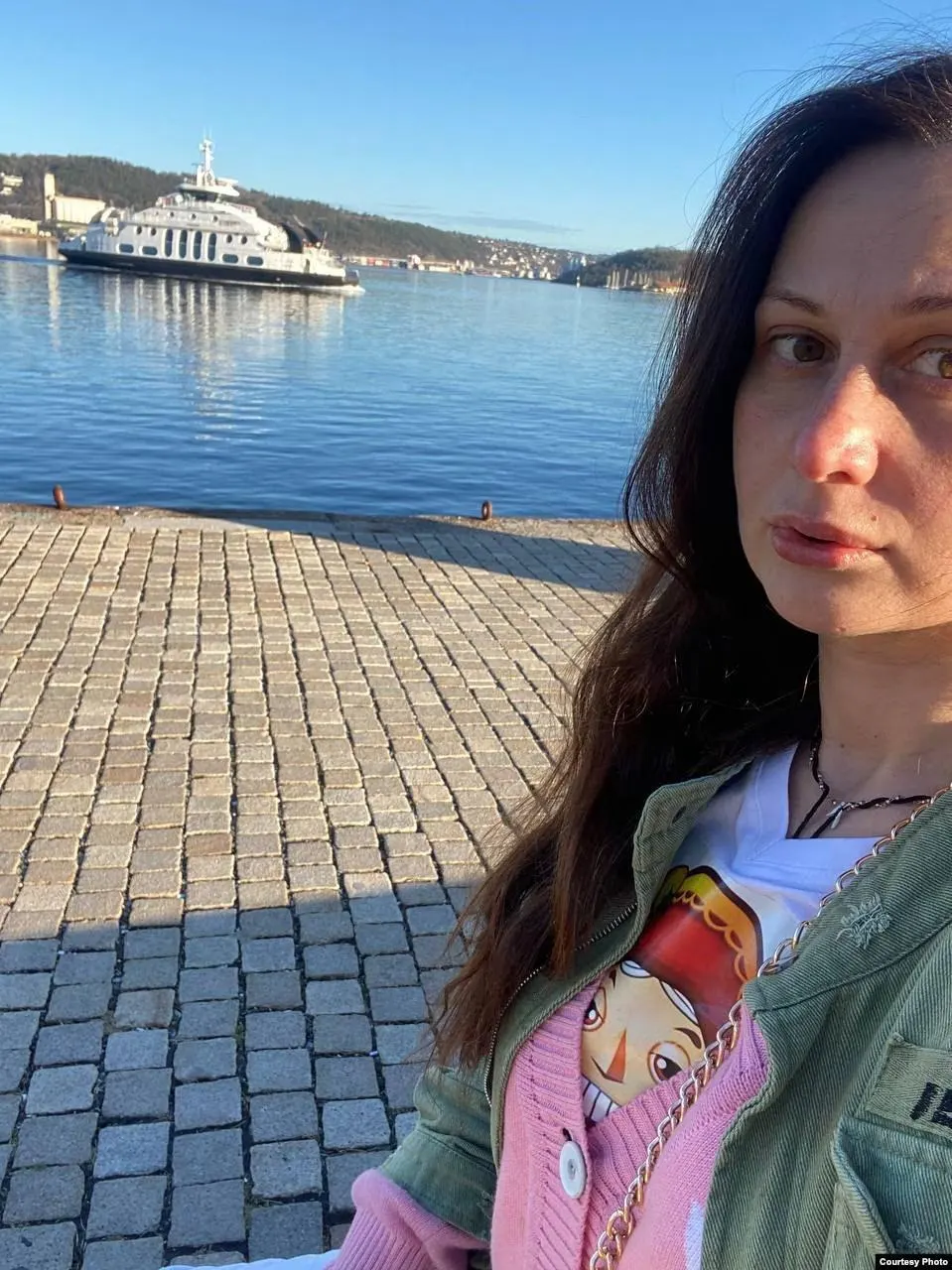 Журналистка и продюсерка обязали к лишению свободы за призывы к терроризму в Telegram, включая призыв атаковать Москву; мотивы — эмоциональный порыв после трагедии в семье.