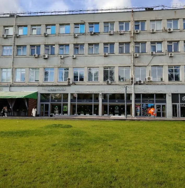 В центре Новосибирска стартует благоустройство участка Первомайского сквера: создадут Аллею финансистов на месте ранее располагавшегося кафе. Контракт оценивается в 2,1 млн рублей, работы планируют завершить к середине ноября.